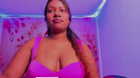 Snapshot of thais_waldrof chatting on 3, 10, 2025 Andreina online show from 3, 10, 2025