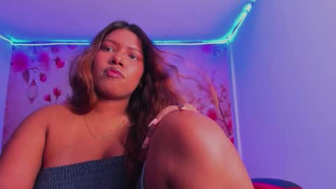 Snapshot of thais_waldrof chatting on 4, 10, 2025 Andreina online show from 4, 10, 2025