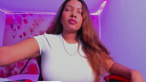 Snapshot of thais_waldrof chatting on 14, 10, 2025 Andreina online show from 14, 10, 2025