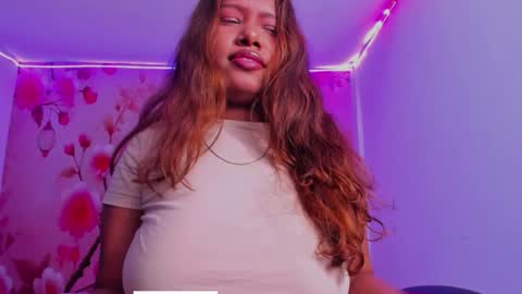 Snapshot of thais_waldrof chatting on 15, 10, 2025 Andreina online show from 15, 10, 2025