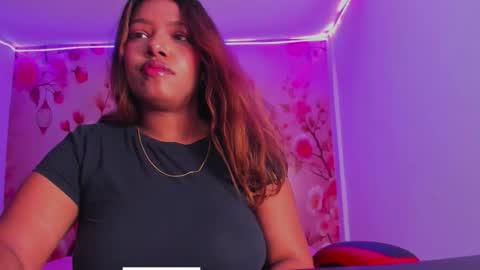 Snapshot of thais_waldrof chatting on 21, 10, 2025 Andreina online show from 21, 10, 2025