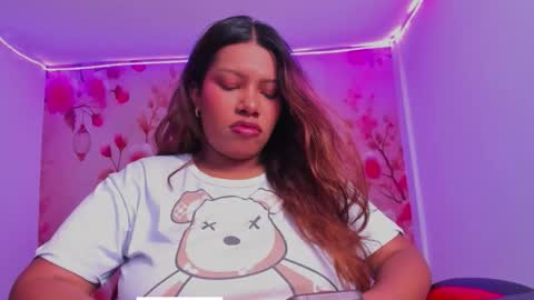 Snapshot of thais_waldrof chatting on 1, 11, 2025 Andreina online show from 1, 11, 2025