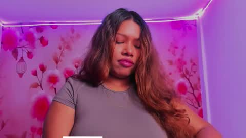 Snapshot of thais_waldrof chatting on 7, 11, 2025 Andreina online show from 7, 11, 2025