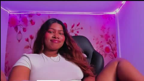 Snapshot of thais_waldrof chatting on 9, 11, 2025 Andreina online show from 9, 11, 2025