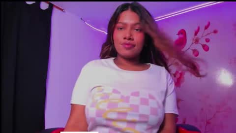 Snapshot of thais_waldrof chatting on 10, 11, 2025 Andreina online show from 10, 11, 2025