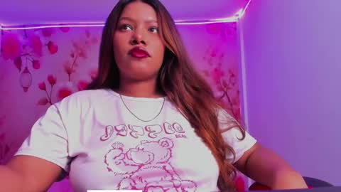 Snapshot of thais_waldrof chatting on 17, 11, 2025 Andreina online show from 17, 11, 2025