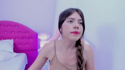 Snapshot of thalia_bae chatting on 5, 5, 2026 Thalia online show from 5, 5, 2026