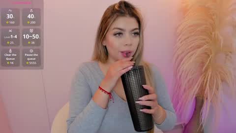Snapshot of thaliafox_ chatting on 6, 4, 2026 Thalia online show from 6, 4, 2026