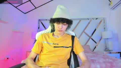 thanier_18 online show from 8, 4, 2026