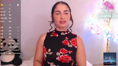 Snapshot of thayssa_ross chatting on 20, 5, 2026 THAYSSA ROSS online show from 20, 5, 2026