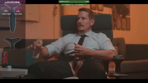 Snapshot of the_dilf chatting on 17, 10, 2025 The DILF -  online show from 17, 10, 2025