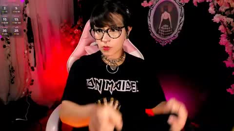 Snapshot of the_kitty_roxy chatting on 15, 4, 2026 ... ... online show from 15, 4, 2026