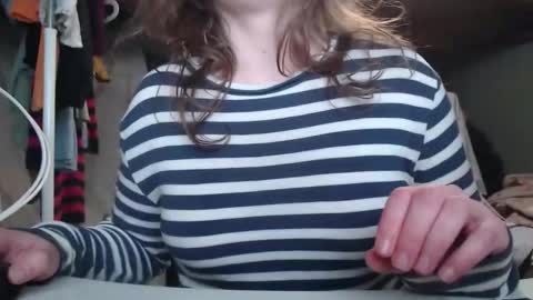 Snapshot of the_prettywondder chatting on 12, 11, 2025 Ekye online show from 12, 11, 2025