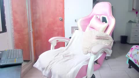 Snapshot of the_queen_aleja chatting on 16, 4, 2026 IGAleja queen1 online show from 16, 4, 2026