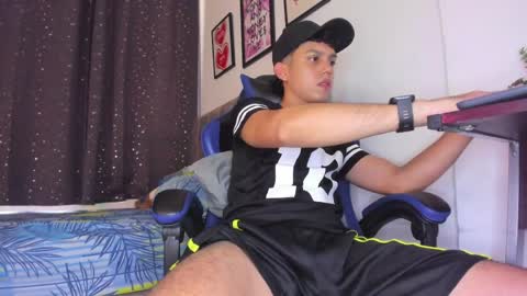 Snapshot of the_skinnyguys chatting on 5, 4, 2026 the_skinnyguys online show from 5, 4, 2026