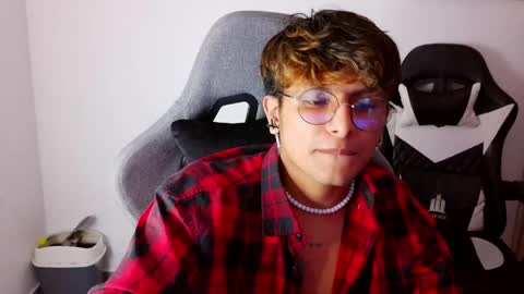 Snapshot of the_weed_guys chatting on 28, 4, 2026 Danny online show from 28, 4, 2026