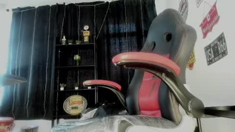 Snapshot of thebeastmaster_ chatting on 15, 6, 2026 the beast master online show from 15, 6, 2026