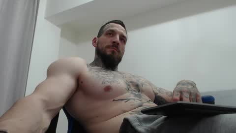 Snapshot of thebestmuscles chatting on 6, 4, 2026 John online show from 6, 4, 2026