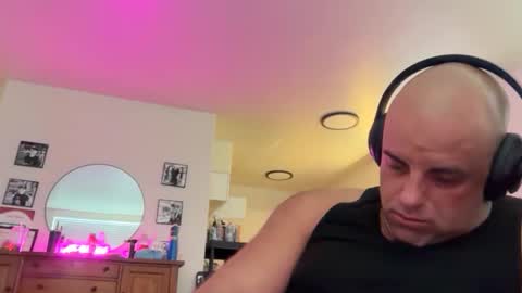 Snapshot of thebuzz777 chatting on 30, 11, 2025 theBuzz777 online show from 30, 11, 2025