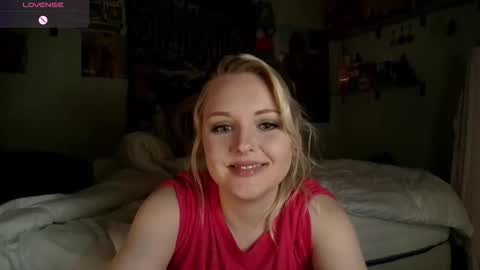Snapshot of thedancingalien chatting on 25, 4, 2026 Kassandra Grant online show from 25, 4, 2026