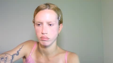 Snapshot of thedollxxxperience chatting on 8, 9, 2025 Yolanda online show from 8, 9, 2025