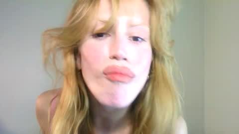 Snapshot of thedollxxxperience chatting on 16, 9, 2025 Yolanda online show from 16, 9, 2025