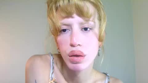 Snapshot of thedollxxxperience chatting on 26, 9, 2025 Yolanda online show from 26, 9, 2025