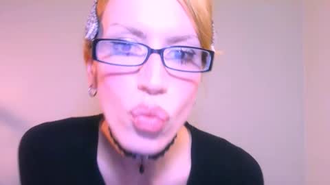 Snapshot of thedollxxxperience chatting on 5, 12, 2025 Yolanda online show from 5, 12, 2025