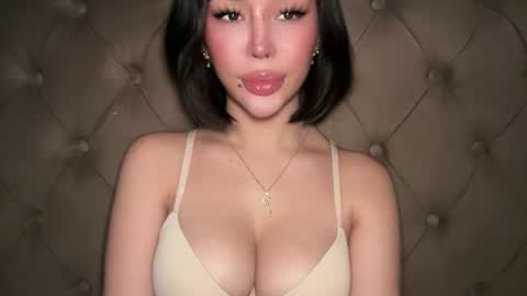 Elle  dont forget to folloW me and thumbs up online show from 12, 4, 2026