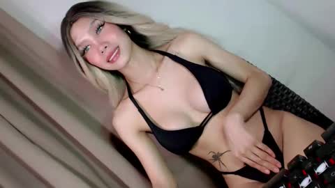 Snapshot of thehornygirl_laisa chatting on 9, 10, 2025 laisa online show from 9, 10, 2025