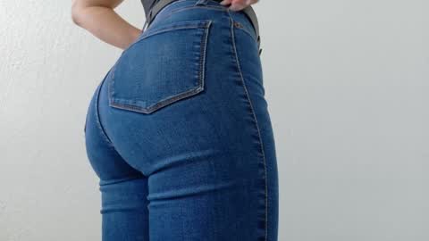 Snapshot of theislandgirl chatting on 8, 4, 2026 Lily Marie online show from 8, 4, 2026