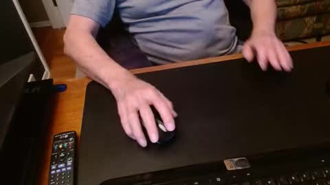 Snapshot of thembones chatting on 5, 11, 2025 thembones online show from 5, 11, 2025