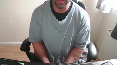 Snapshot of themusclefactory chatting on 4, 10, 2025 TheMuscleFactory online show from 4, 10, 2025