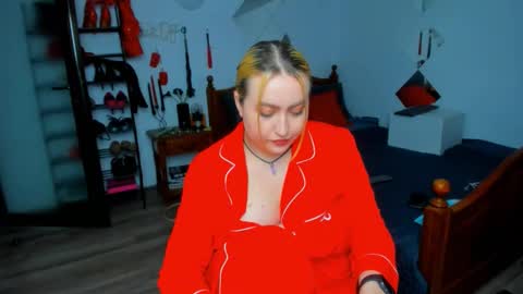 Snapshot of thenaughtygf chatting on 6, 3, 2026 thenaughtygf online show from 6, 3, 2026