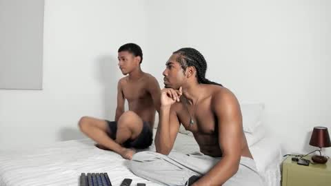 Snapshot of thenewclass chatting on 26, 10, 2025 Andriw and Maiol online show from 26, 10, 2025