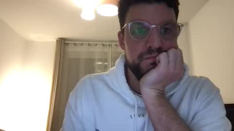 Snapshot of thenudeworldrover chatting on 5, 4, 2026 thenudeworldrover online show from 5, 4, 2026