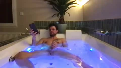 Snapshot of thenudeworldrover chatting on 19, 4, 2026 thenudeworldrover online show from 19, 4, 2026