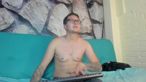 Snapshot of theo_sin_ chatting on 24, 4, 2026 Theo online show from 24, 4, 2026