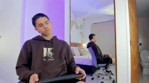  THEO- MATEO  online show from 24, 12, 2024