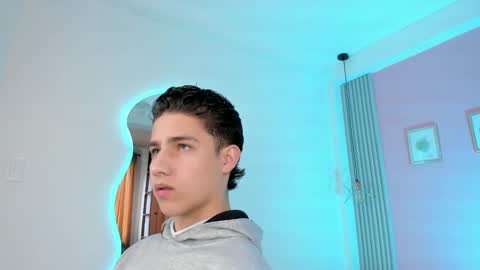  THEO- MATEO  online show from 8, 1, 2025