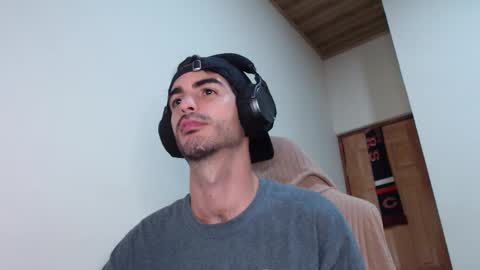 Santiago Enrique online show from 12, 3, 2026