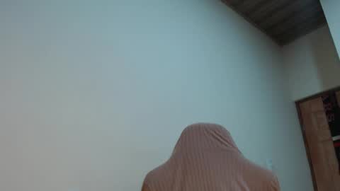 Snapshot of therazhanen chatting on 2, 5, 2026 Santiago Enrique online show from 2, 5, 2026