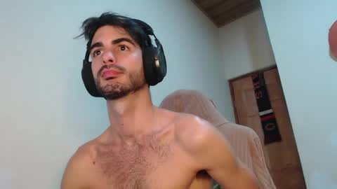 Snapshot of therazhanen chatting on 4, 5, 2026 Santiago Enrique online show from 4, 5, 2026
