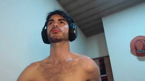Snapshot of therazhanen chatting on 25, 5, 2026 Santiago Enrique online show from 25, 5, 2026