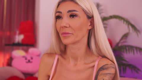 Snapshot of therealfallingangel chatting on 2, 11, 2025 Deea online show from 2, 11, 2025