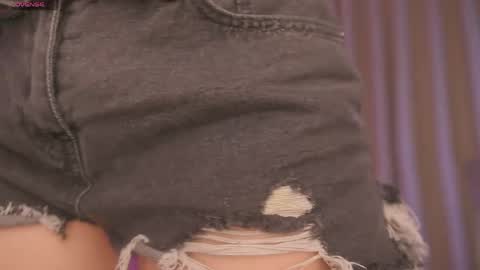 Snapshot of therealpeach_ chatting on 23, 4, 2026 online show from 23, 4, 2026