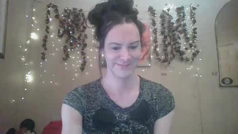 Snapshot of thesillymillie chatting on 6, 4, 2026 sillymillie0 online show from 6, 4, 2026