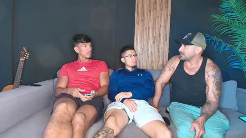 Snapshot of thestraightroom chatting on 1, 4, 2026 thestraightroom online show from 1, 4, 2026