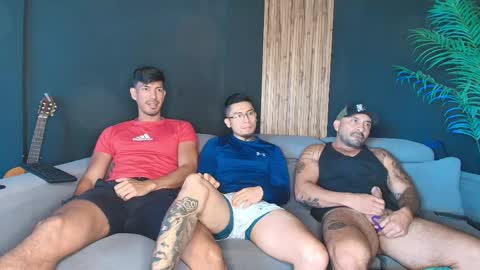 Snapshot of thestraightroom chatting on 1, 4, 2026 thestraightroom online show from 1, 4, 2026