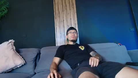 Snapshot of thestraightroom chatting on 23, 4, 2026 thestraightroom online show from 23, 4, 2026